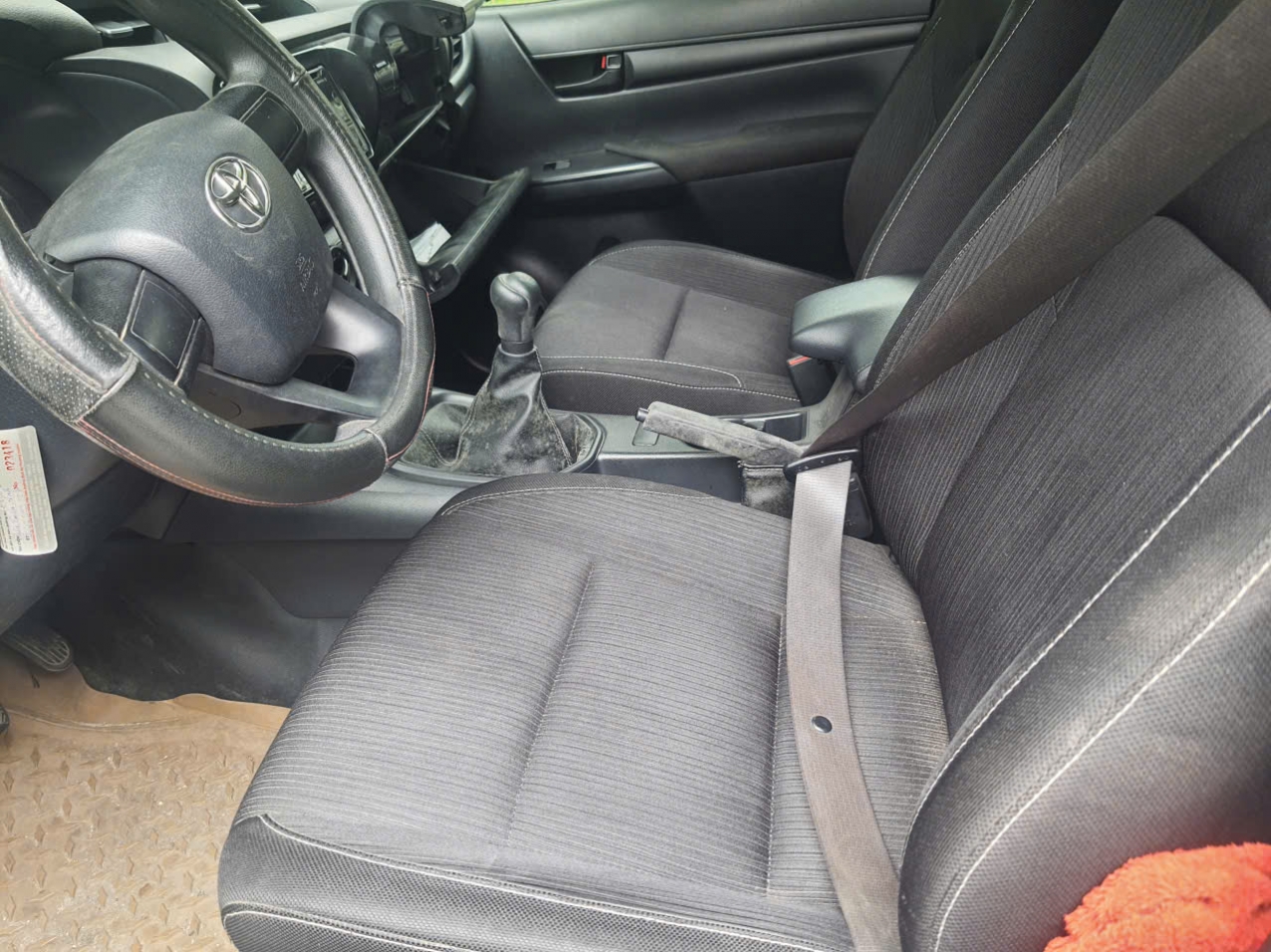 TOYOTA HILUX 4x2 MT – SẢN XUẤT 2021   TOYOTA HILUX 4x2 MT – SẢN XUẤT 2021
